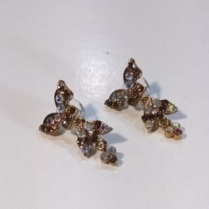 Rhinestone Vintage Look Earrings.